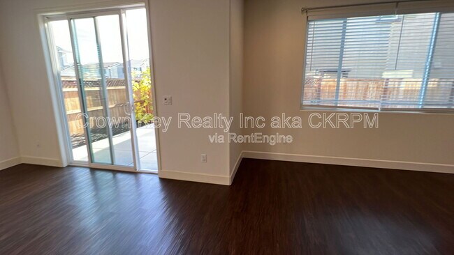 Building Photo - 448 Albertina Ave