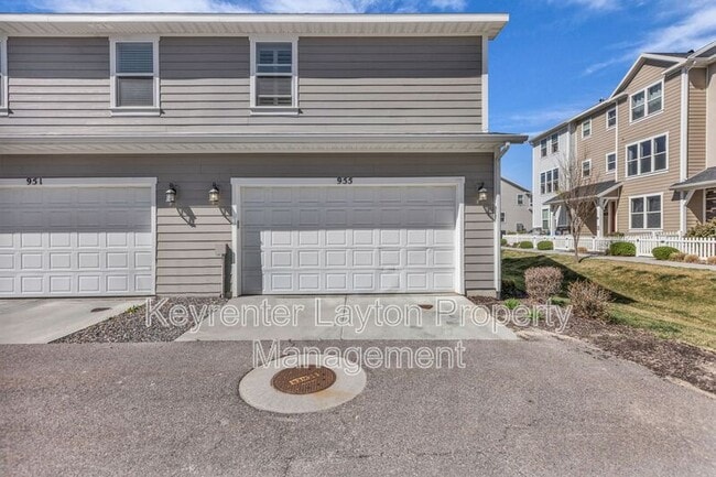 Building Photo - 955 N 800 E