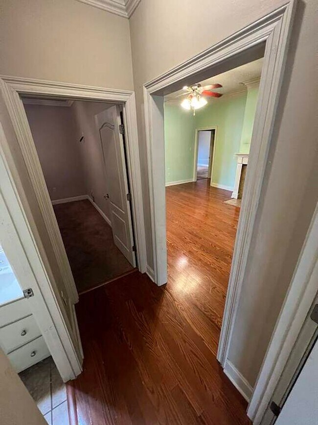 Building Photo - Beautiful 3 Bedroom Home in Established Zachary Neighborhood!