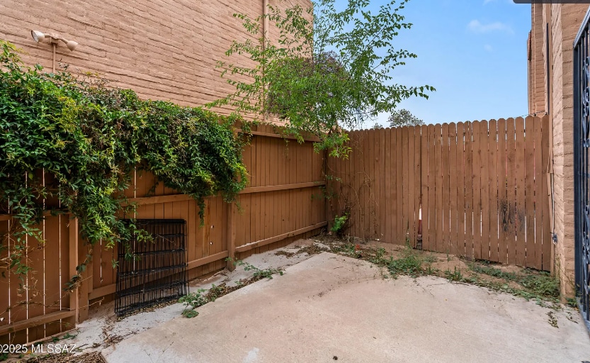 Building Photo - 2875 N Tucson Blvd