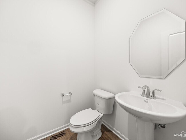 Building Photo - 385 Danforth Dr