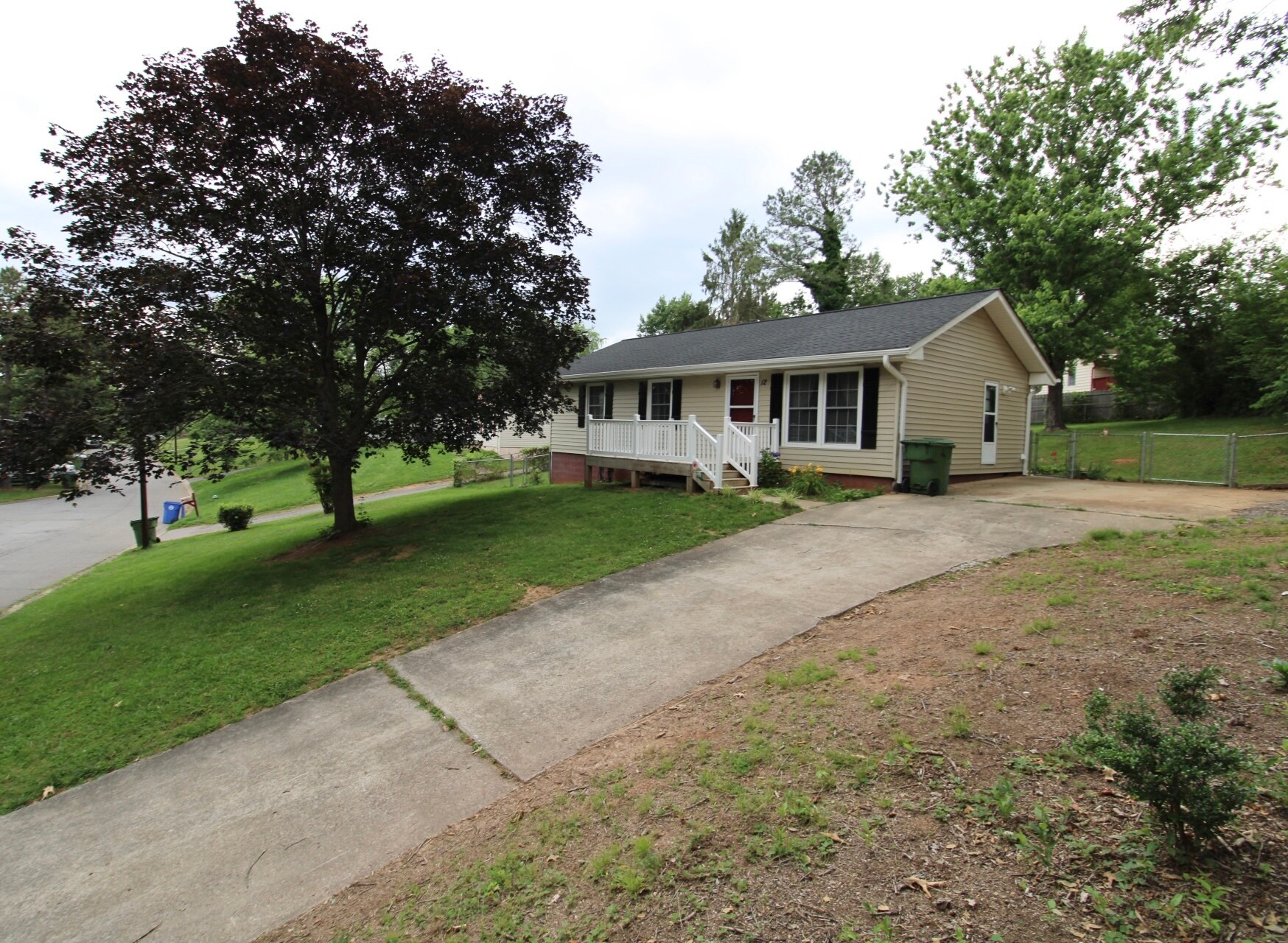 Building Photo - 12 King Arthur Pl