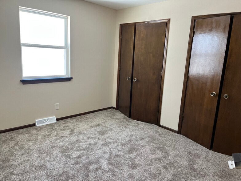 Building Photo - 8905 Haskins St