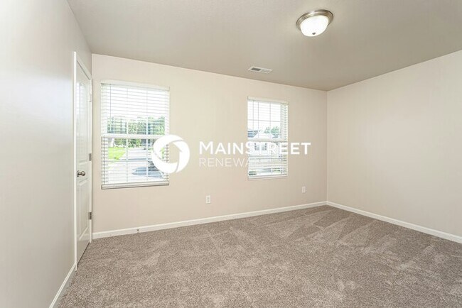 Building Photo - 4 Bedroom Pet-Friendly Home in GREENSBORO,...