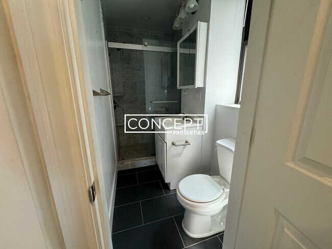 Building Photo - 44 Joy St