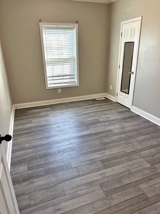 Building Photo - 103 Meadowview Rd