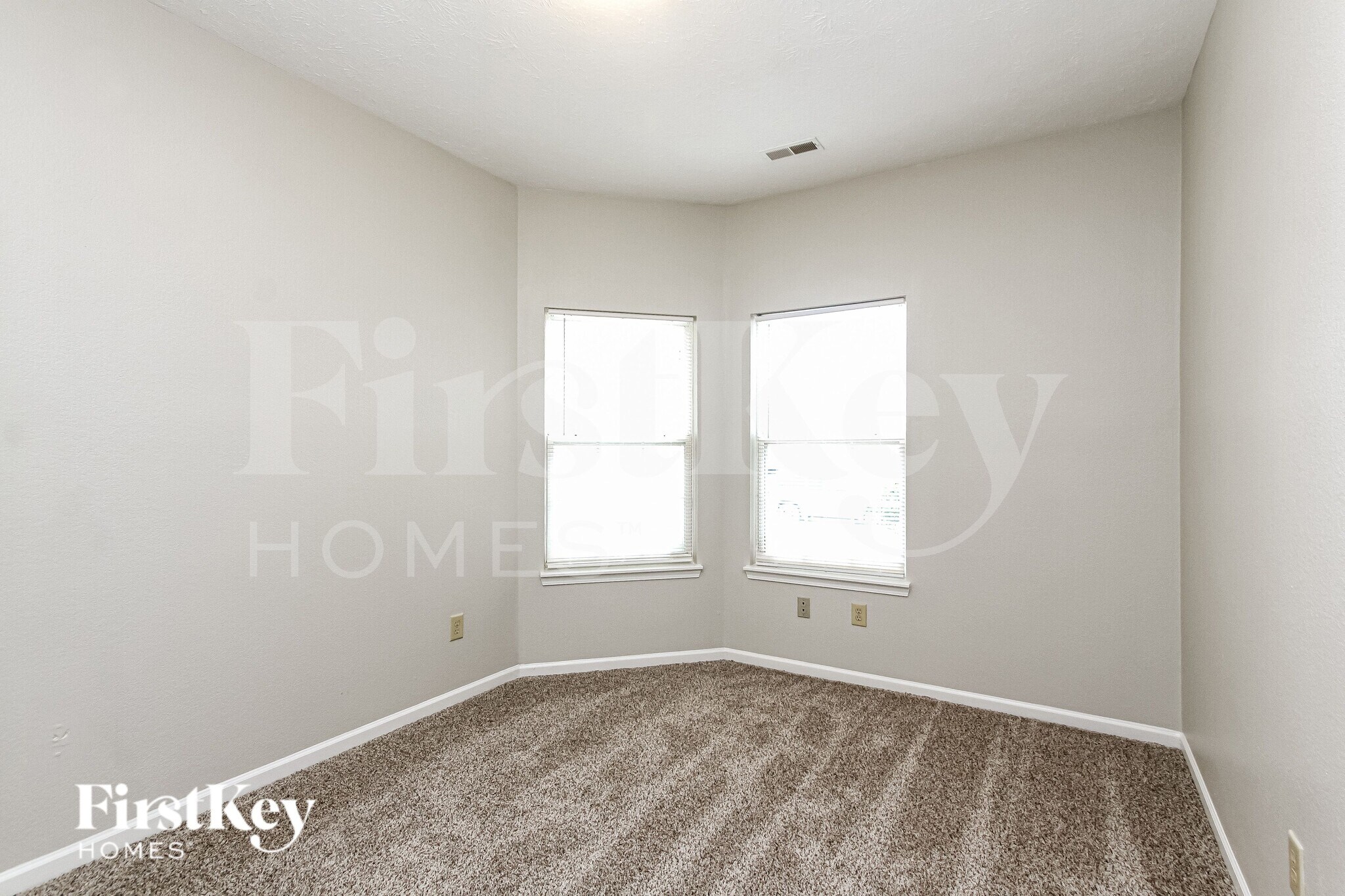 Building Photo - 10 S Burkhart Dr