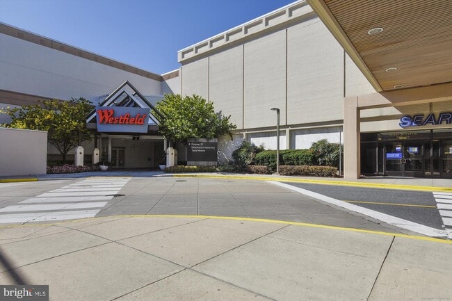 Building Photo - 7561 Heatherton Ln