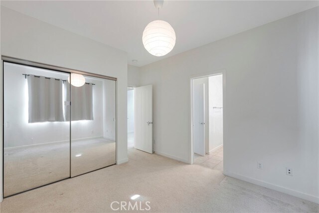 Building Photo - 18 Prominence