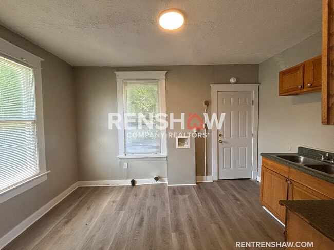 Building Photo - 1423 Lyndale Ave