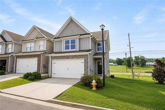 Building Photo - 100 Squarewood Ln NW