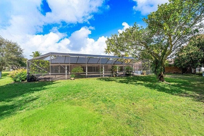 Building Photo - 417 N Country Club Dr