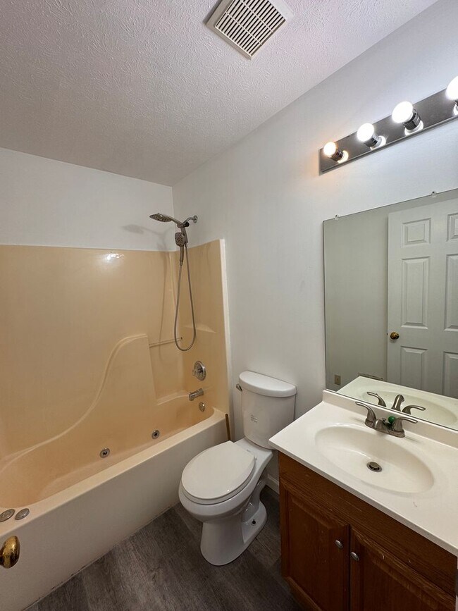 Building Photo - Townhouse for Rent