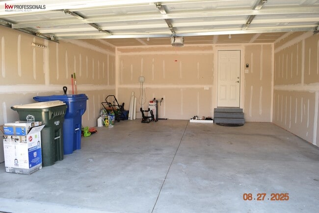 Building Photo - 49577 Shoreline Dr