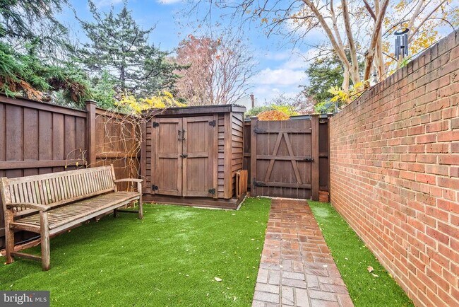 Building Photo - 312 N Pitt St