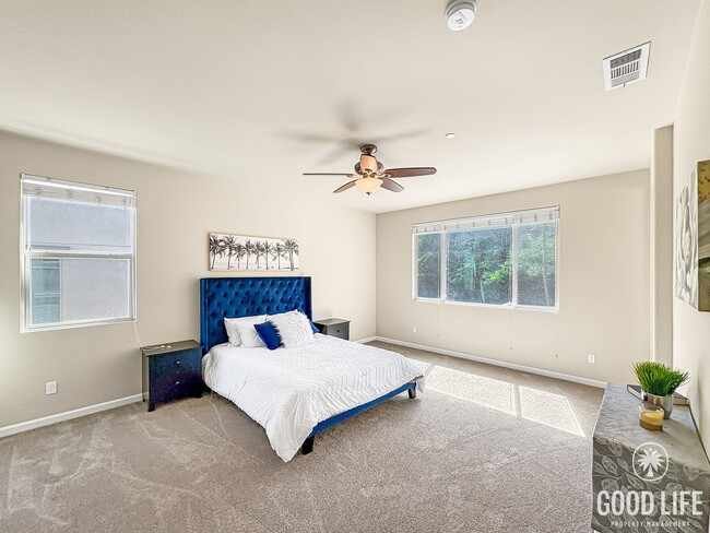 Building Photo - Stunning Home with Modern Comforts Spaciou...