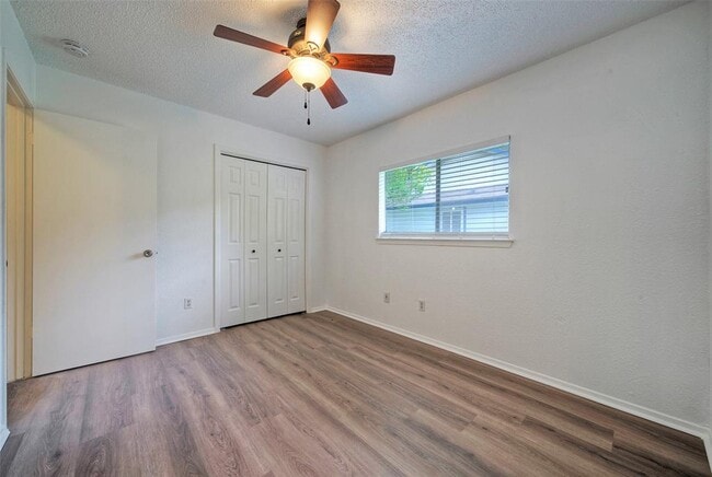 Building Photo - 702 Twin Oak Trail