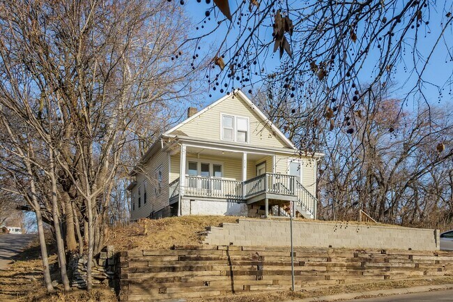 Building Photo - 4258 Laurel Ave