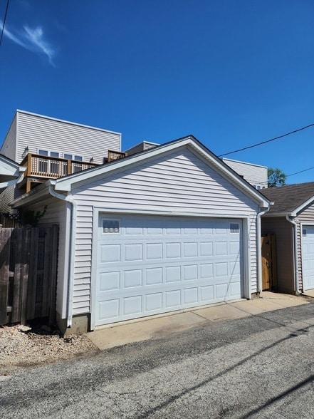 Building Photo - 1844 N Lockwood Ave
