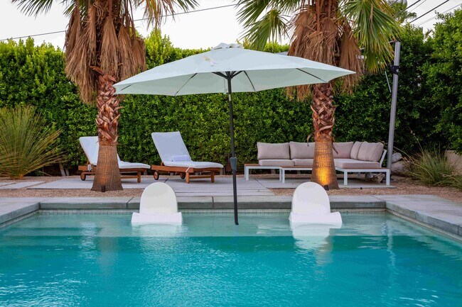 Building Photo - Luxury Oasis with Pool in Palm Springs