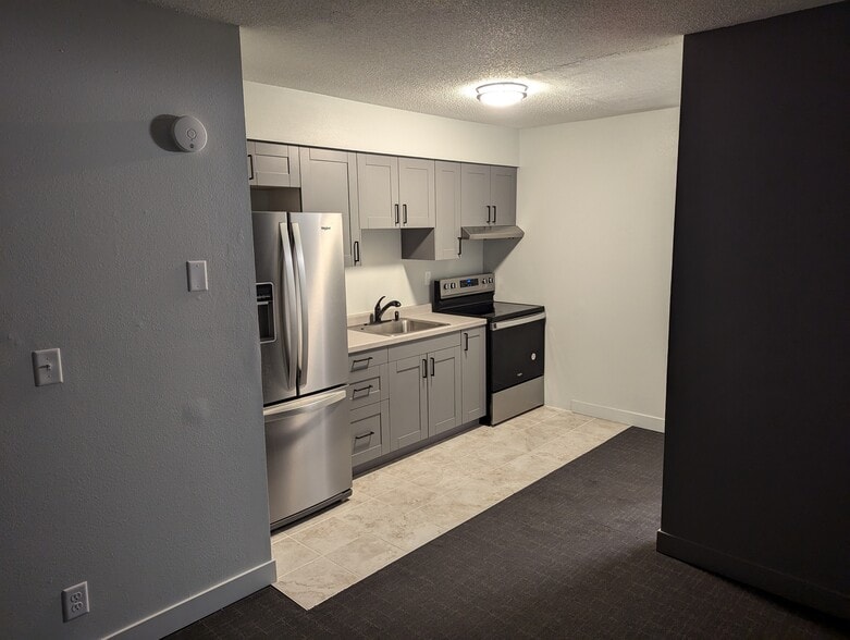 Building Photo - 207 3rd St S