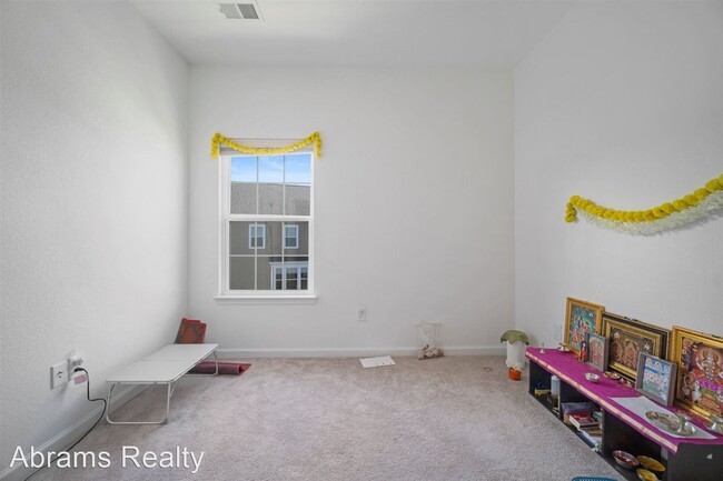 Building Photo - 3 br, 2.5 bath House - 4164 Beckenham Blvd