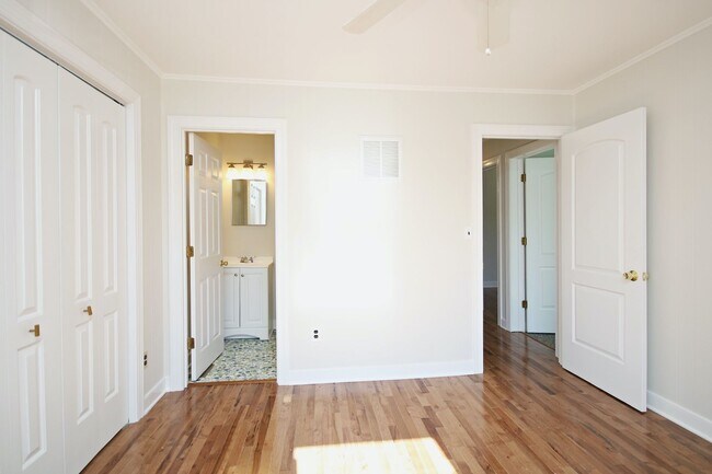 Building Photo - Updated Small Pet-Friendly Crozet Home