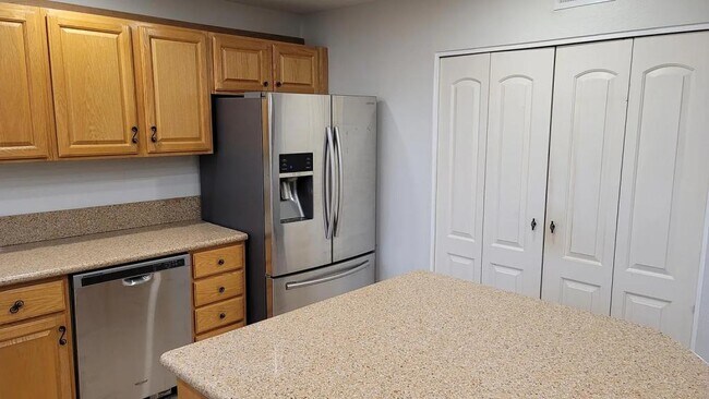 Building Photo - 9209 E Nassau Ave