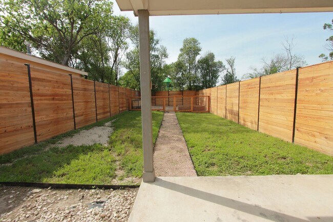 Building Photo - 7302 Bennett Ave