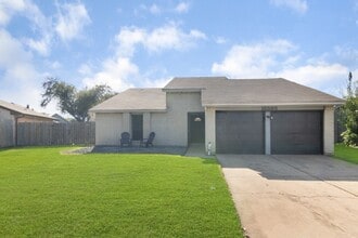 Building Photo - 15535 Evergreen Pl Dr