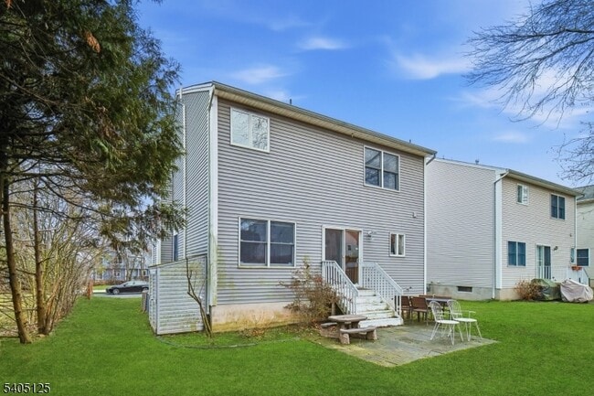 Building Photo - 17 Grove St