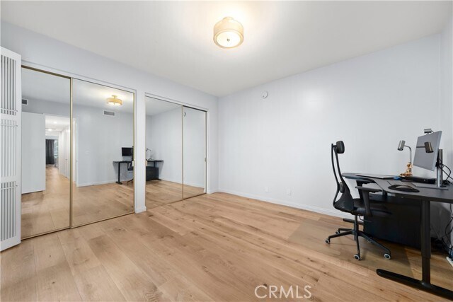 Building Photo - 141 S Linden Dr