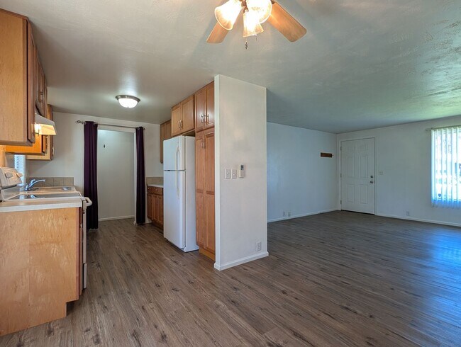 Building Photo - Great 3-Bed/1-Bath Home In Santa Clara Area!
