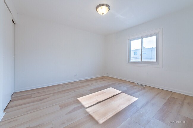 Building Photo - 490 Hickory St