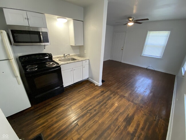 Building Photo - 623 N Tibbs Ave