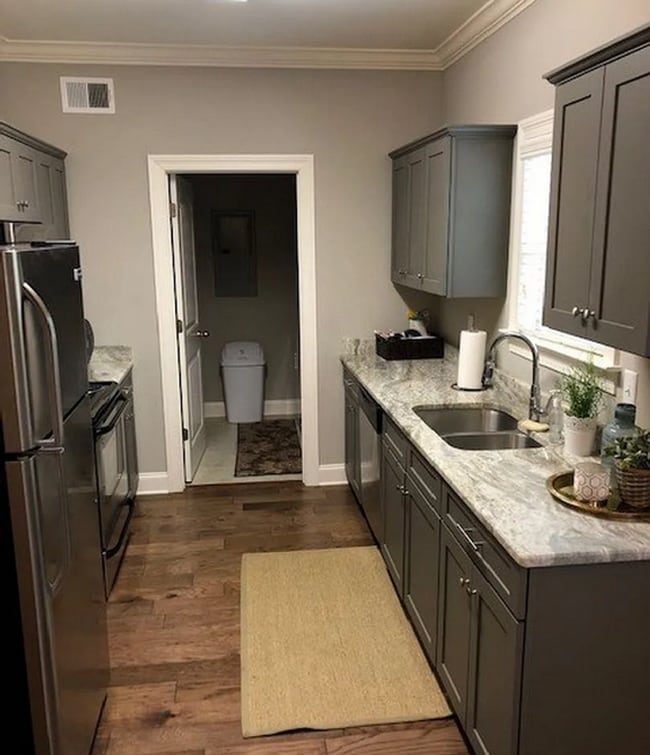 Building Photo - 4 bed/4.5 Bath