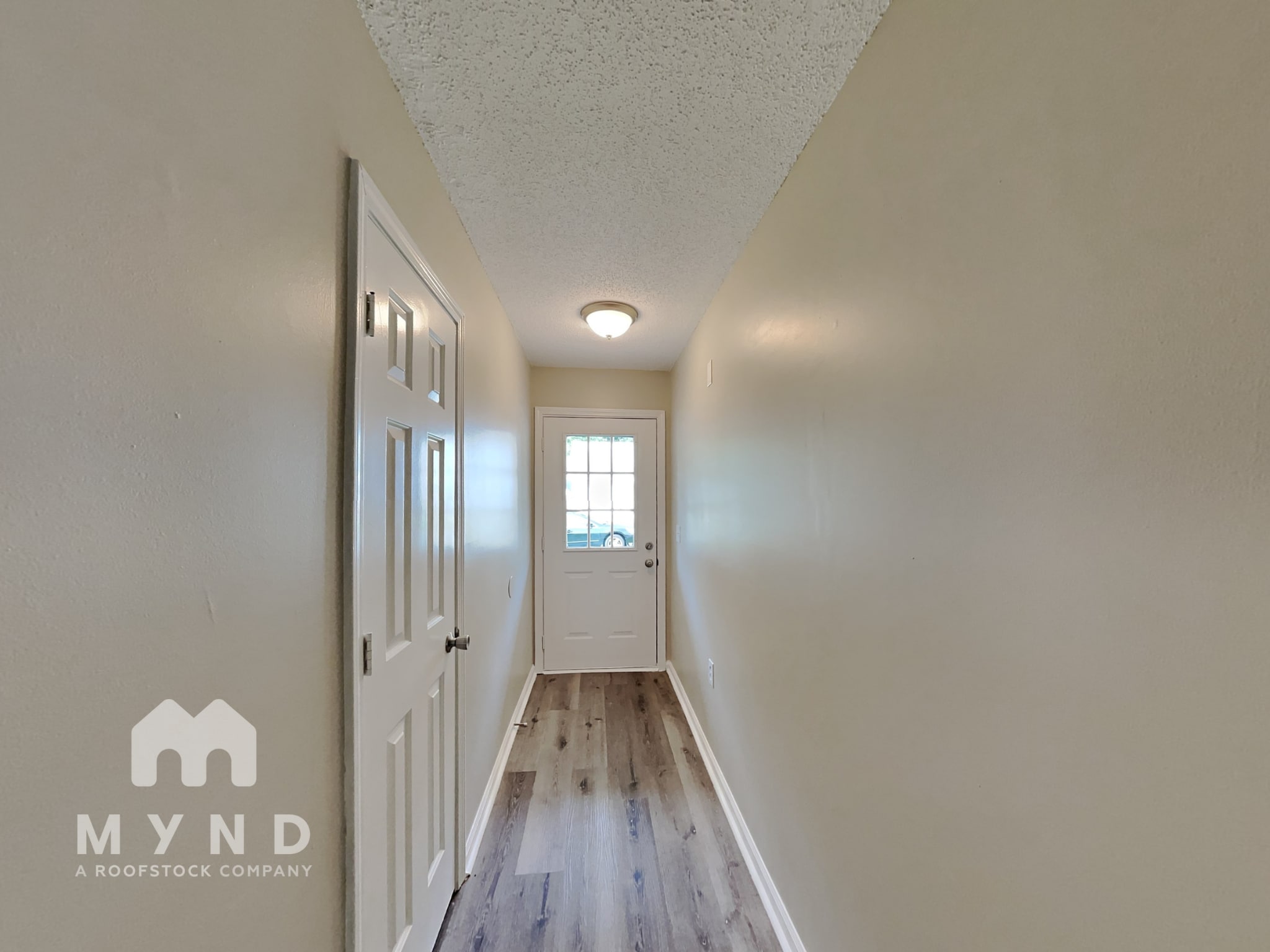 Building Photo - 208 Oak Cir N