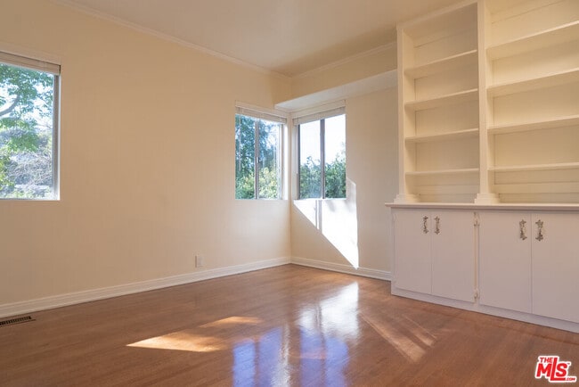 Building Photo - 2401 Meadow Valley Terrace