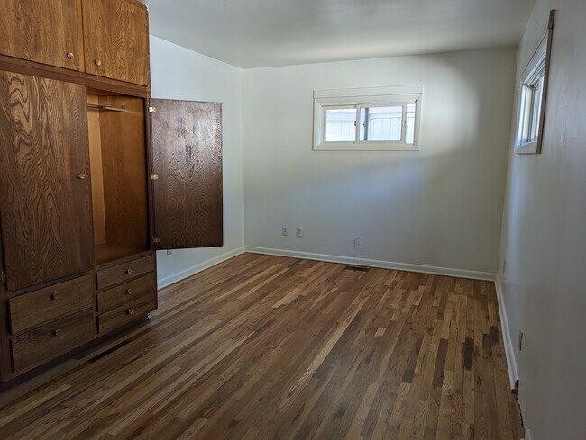 Building Photo - 508 Canby St