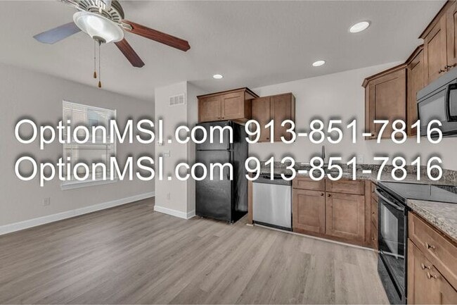 Building Photo - Charming 3-Bedroom Townhouse in Piper School District