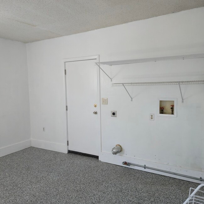 Building Photo - 75 7th Ave