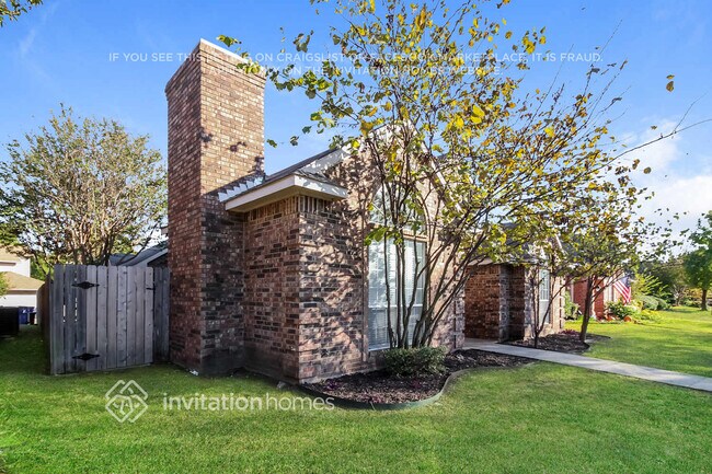 Building Photo - 7878 Squire Ln