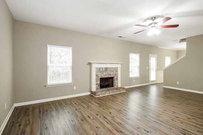 Building Photo - 48 Crescent Chase