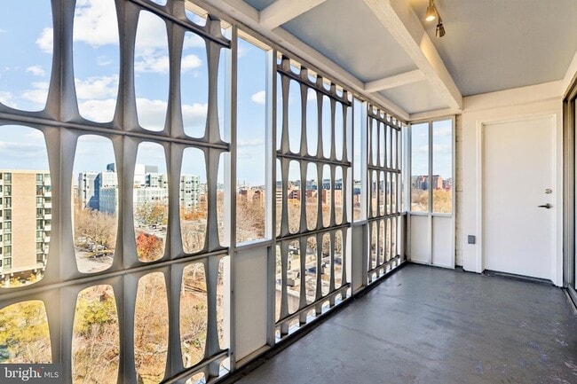 Building Photo - 1301 Delaware Ave SW