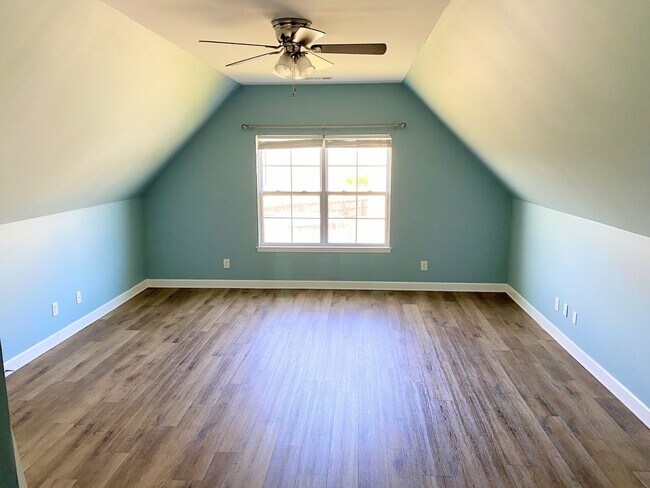 Building Photo - Great Location!! - 3 bedroom 2.5 bath home