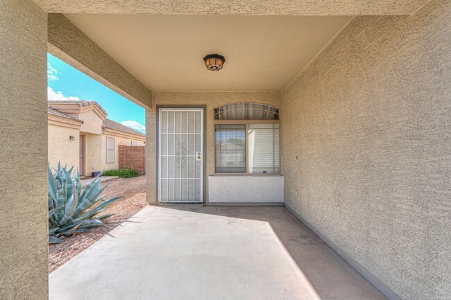 Building Photo - 43749 W Magnolia Rd