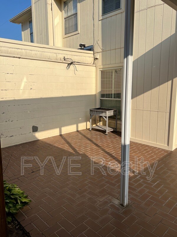 Building Photo - 7914 Gleason Dr