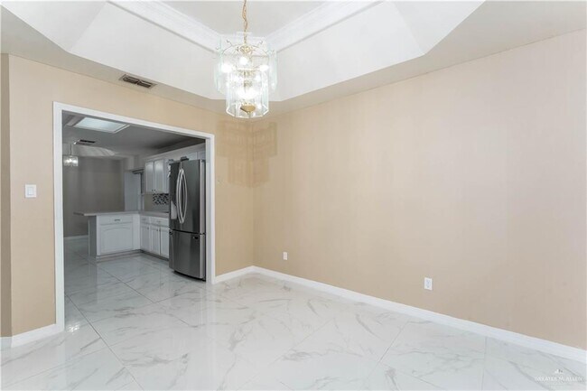 Building Photo - 25 Oriole Ave