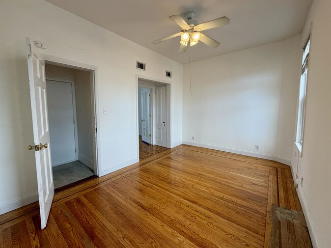 Building Photo - 7 Whitman Ave