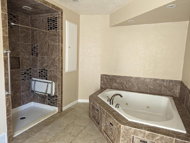 Building Photo - 22659 Old Hwy 169